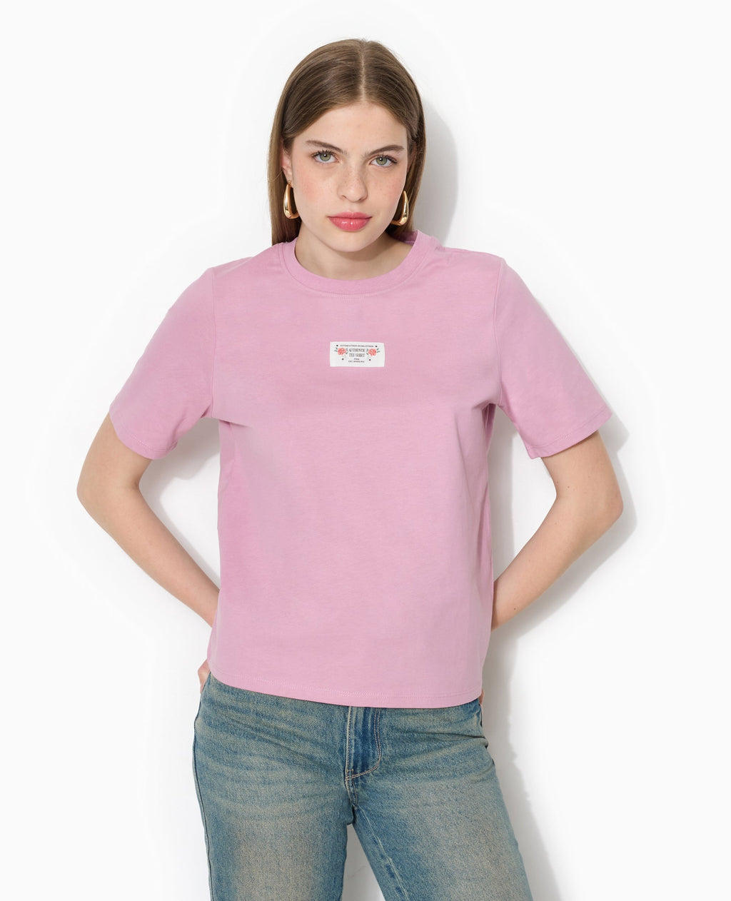T-shirt avec étiquette cousue devant