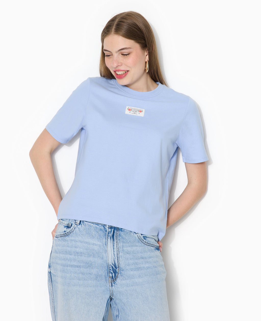 T-shirt avec étiquette cousue devant