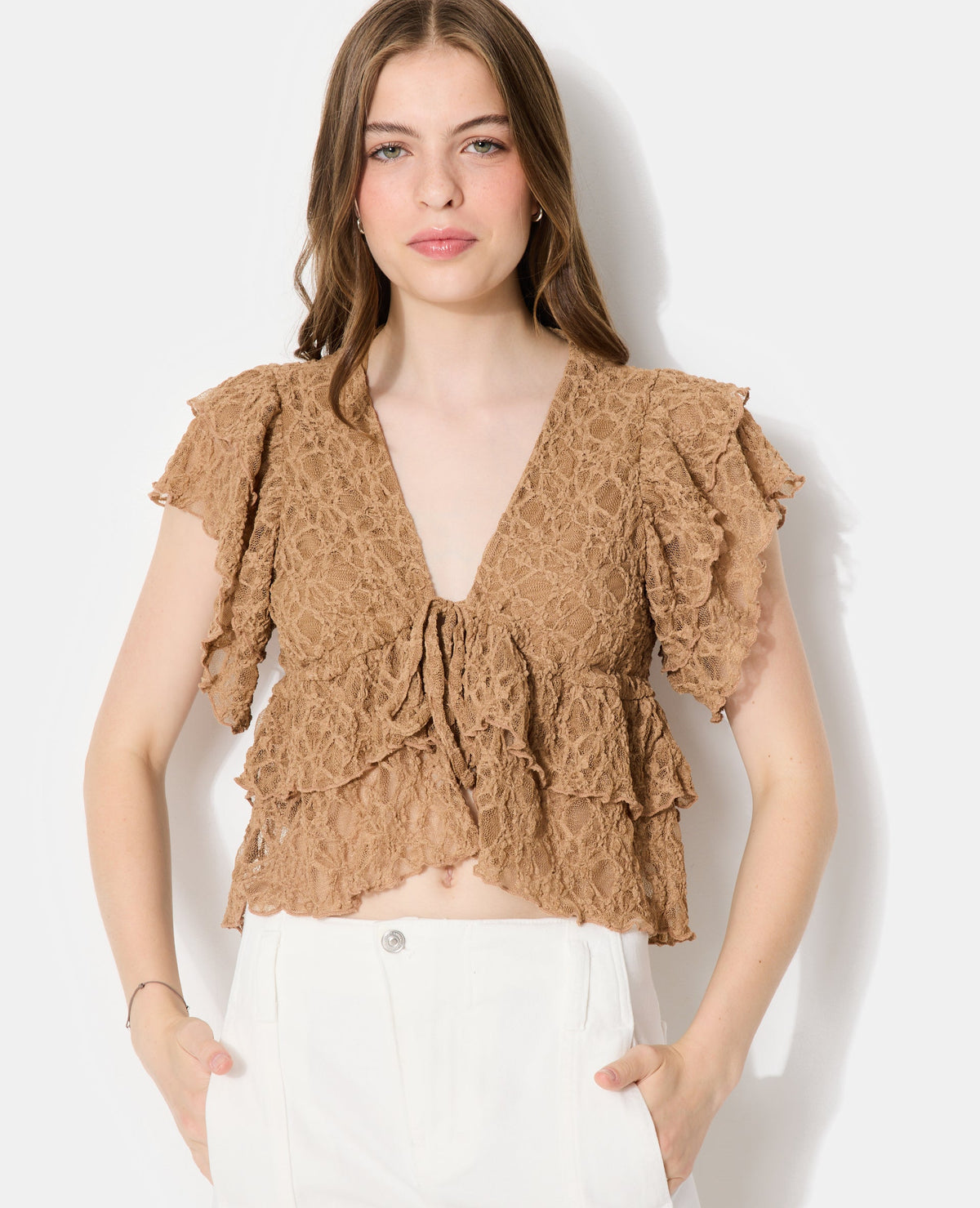 Top en dentelle avec nouettes et volants