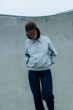 Sweat col polo avec poches et détails coupés