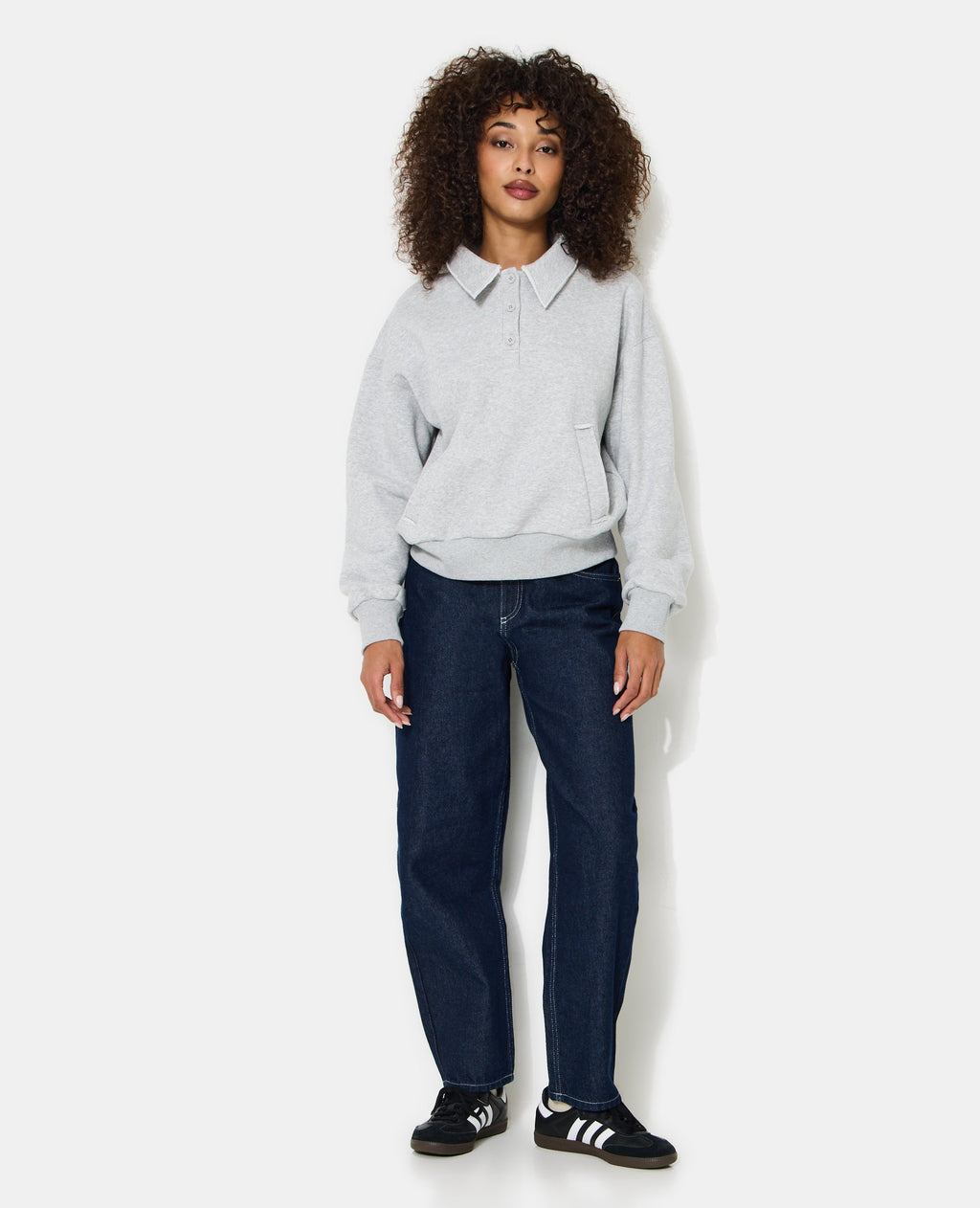 Sweat col polo avec poches et détails coupés
