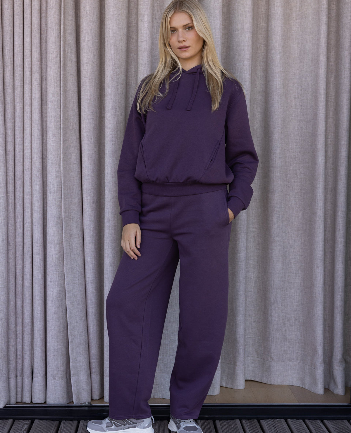 Sweat capuche avec jeux de couture