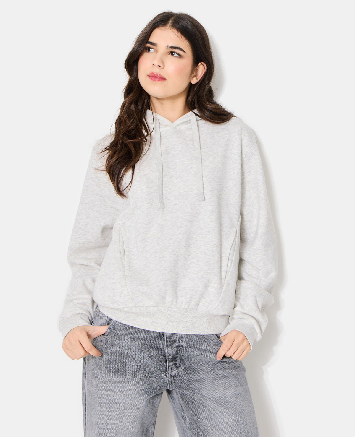 Sweat capuche avec jeux de couture