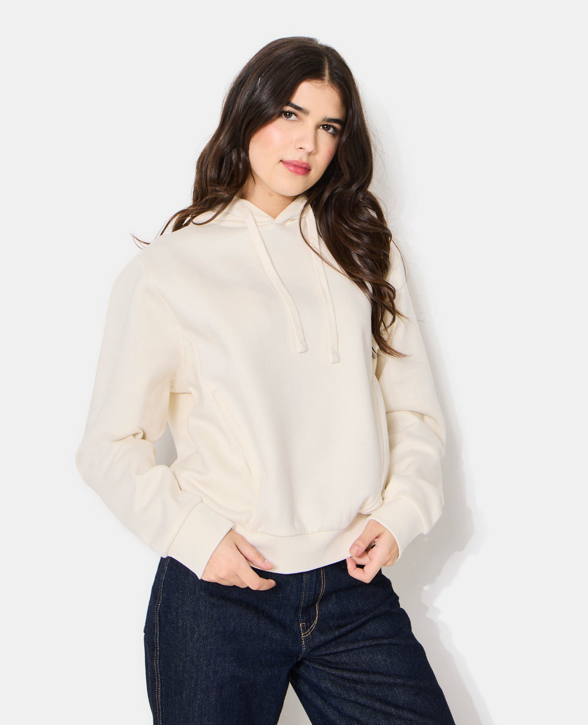 Sweat capuche avec jeux de couture