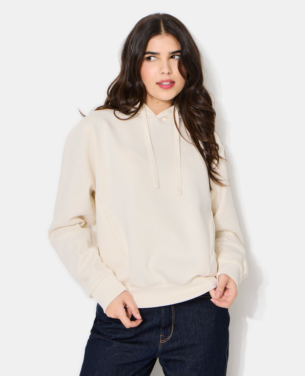 Sweat capuche avec jeux de couture