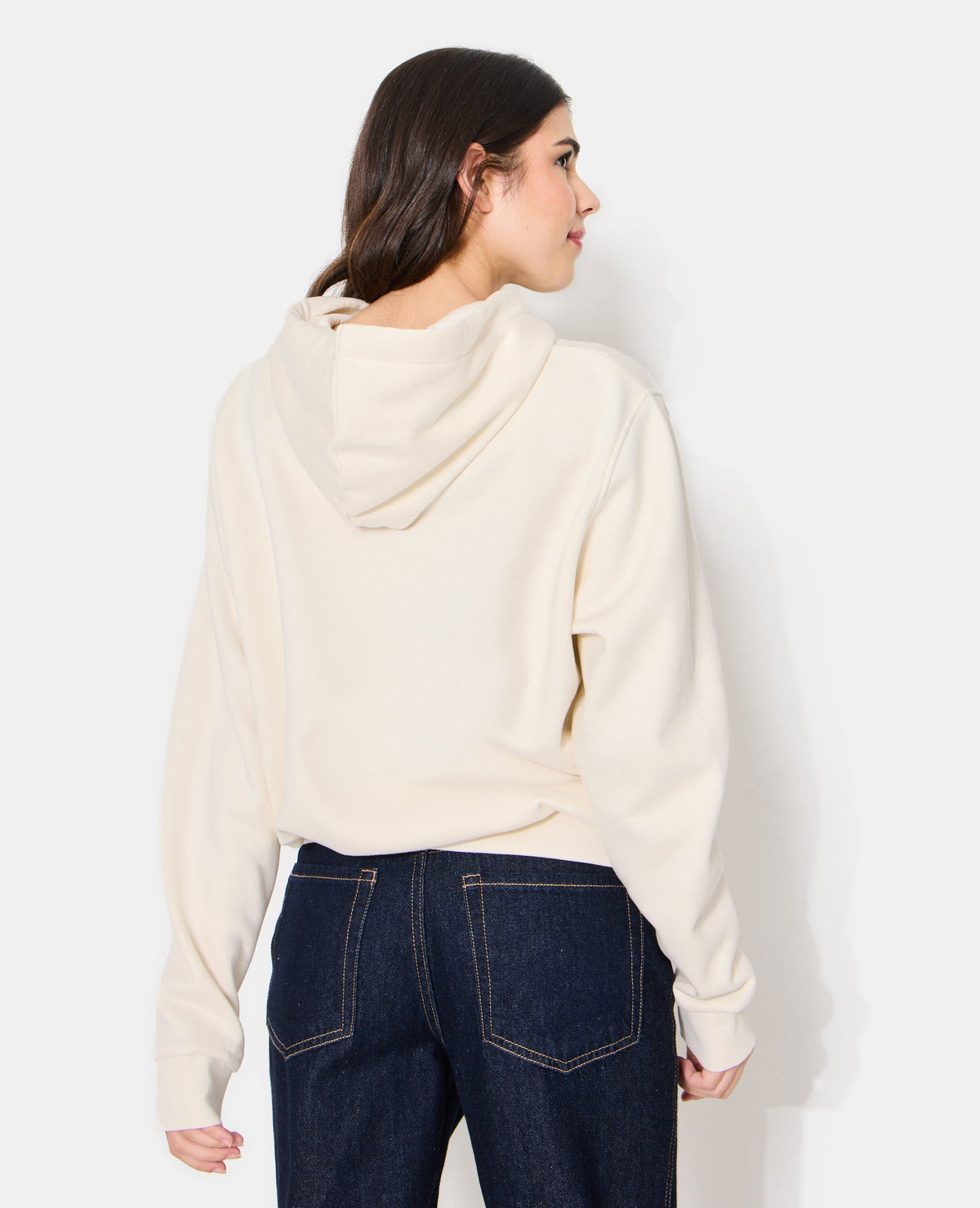 Sweat capuche avec jeux de couture