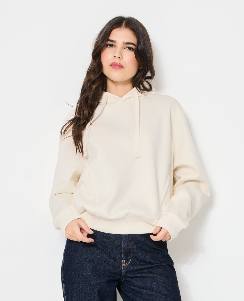 Sweat capuche avec jeux de couture