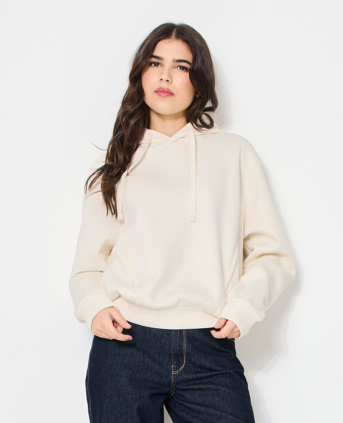 Sweat capuche avec jeux de couture