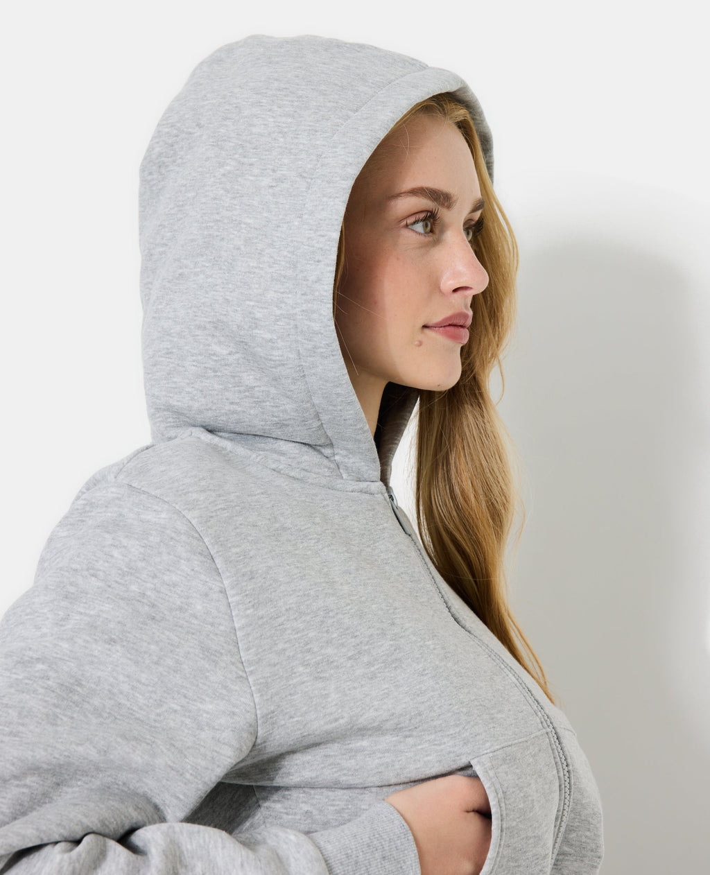 Sweat court zippé avec capuche