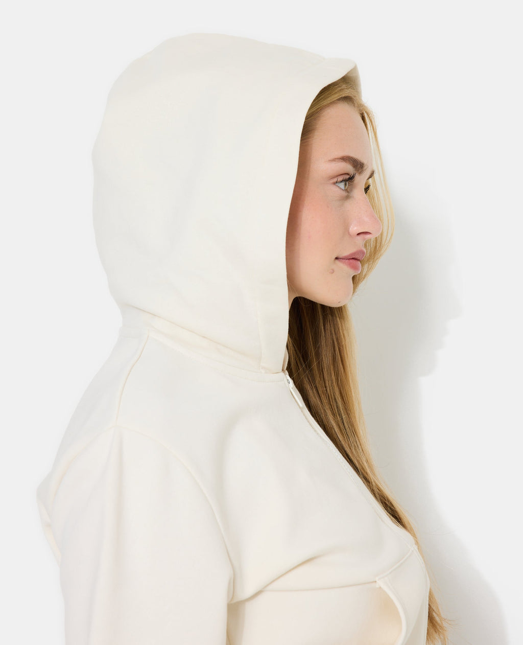 Sweat court zippé avec capuche