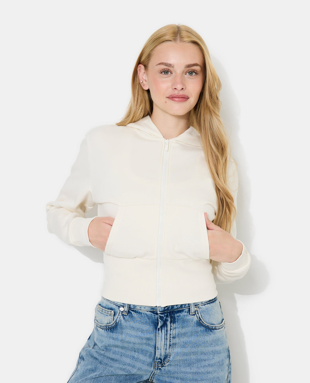 Sweat court zippé avec capuche