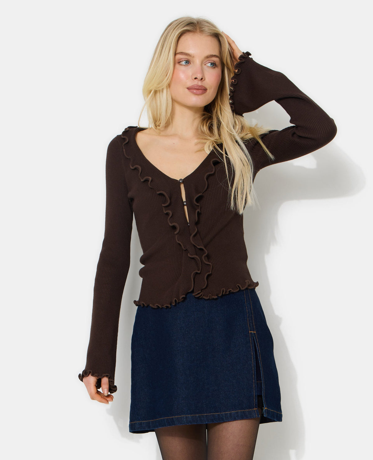Gilet maille côtelée avec volants et bords ondulés