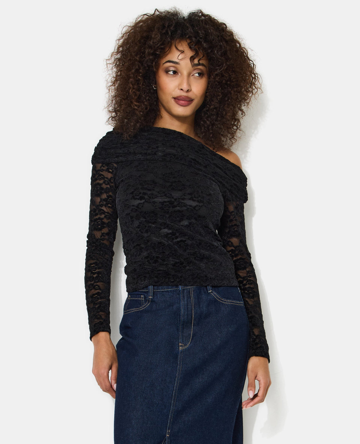 Top asymétrique en résille avec fleurs velours