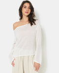 Pull en maille légère et transparente manches flare