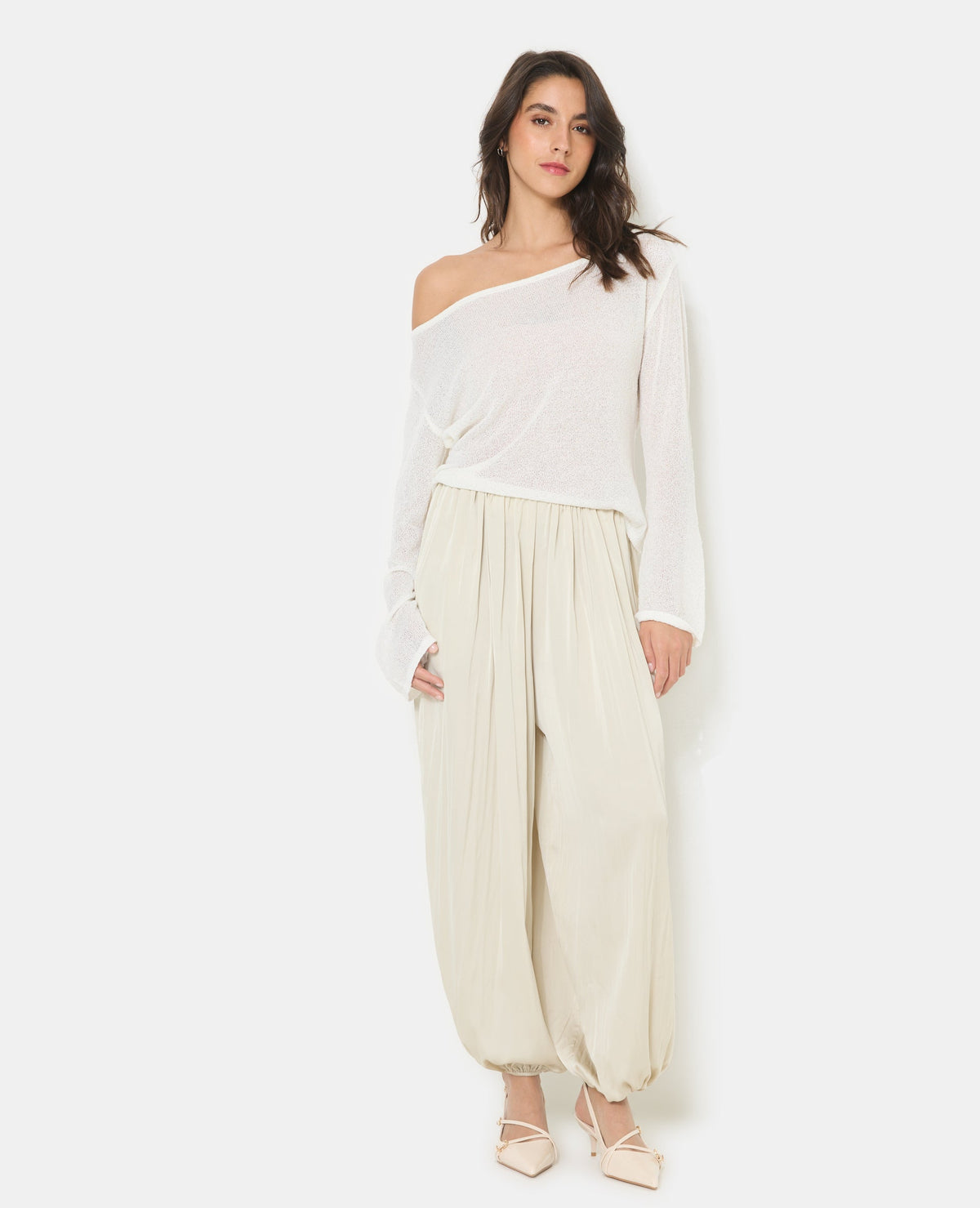 Pull en maille légère et transparente manches flare