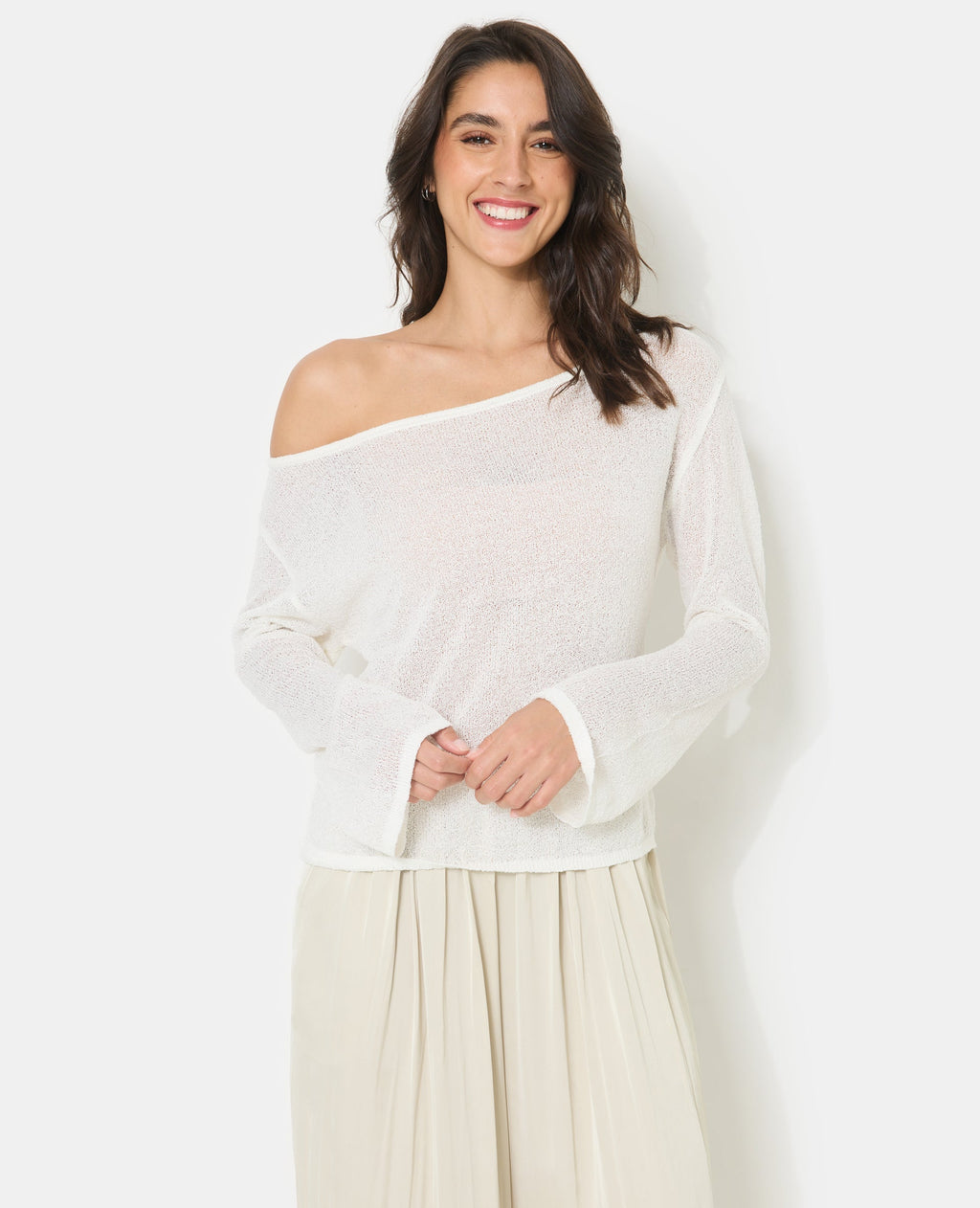 Pull en maille légère et transparente manches flare