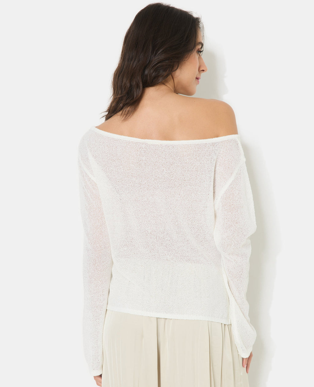 Pull en maille légère et transparente manches flare