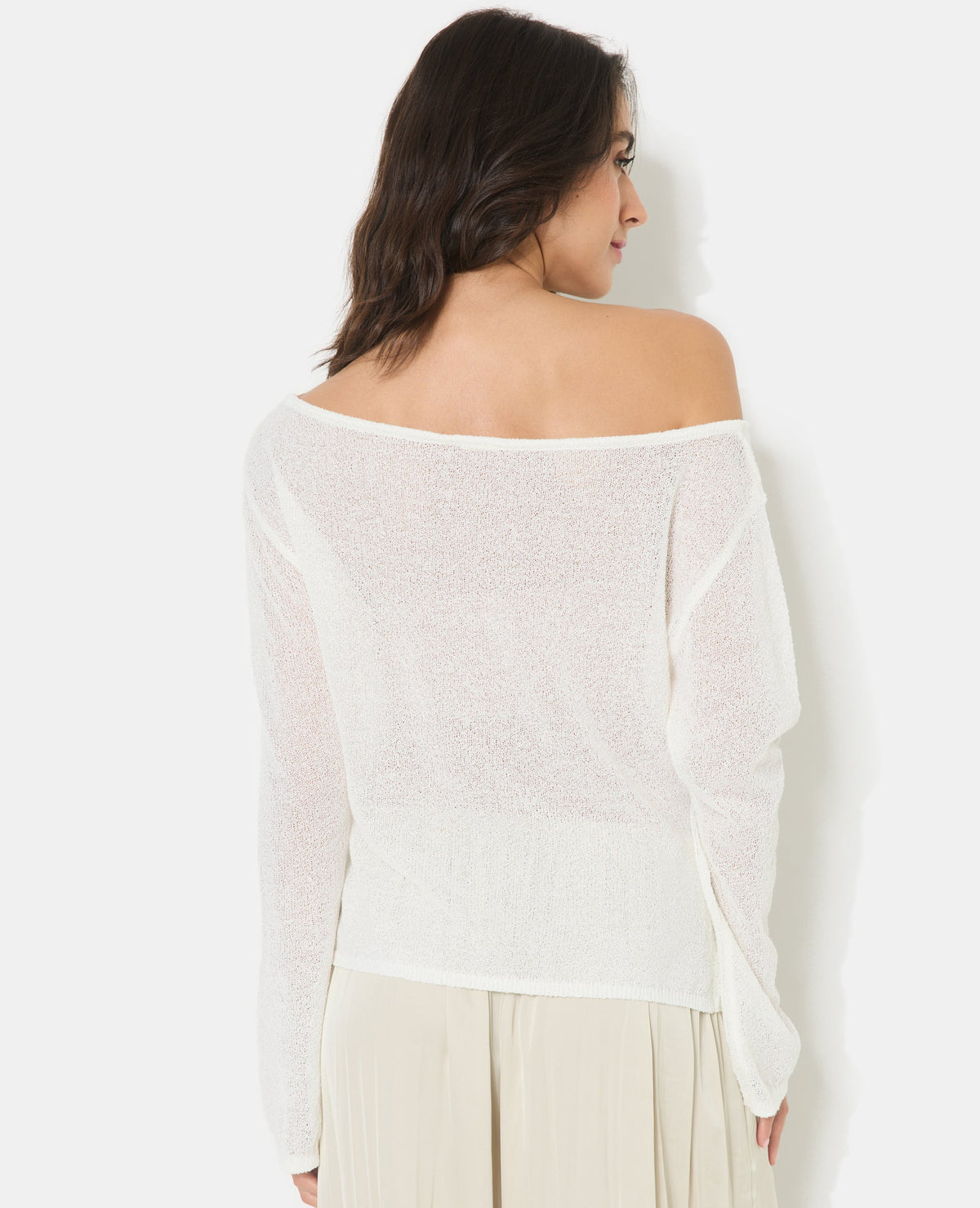 Pull en maille légère et transparente manches flare