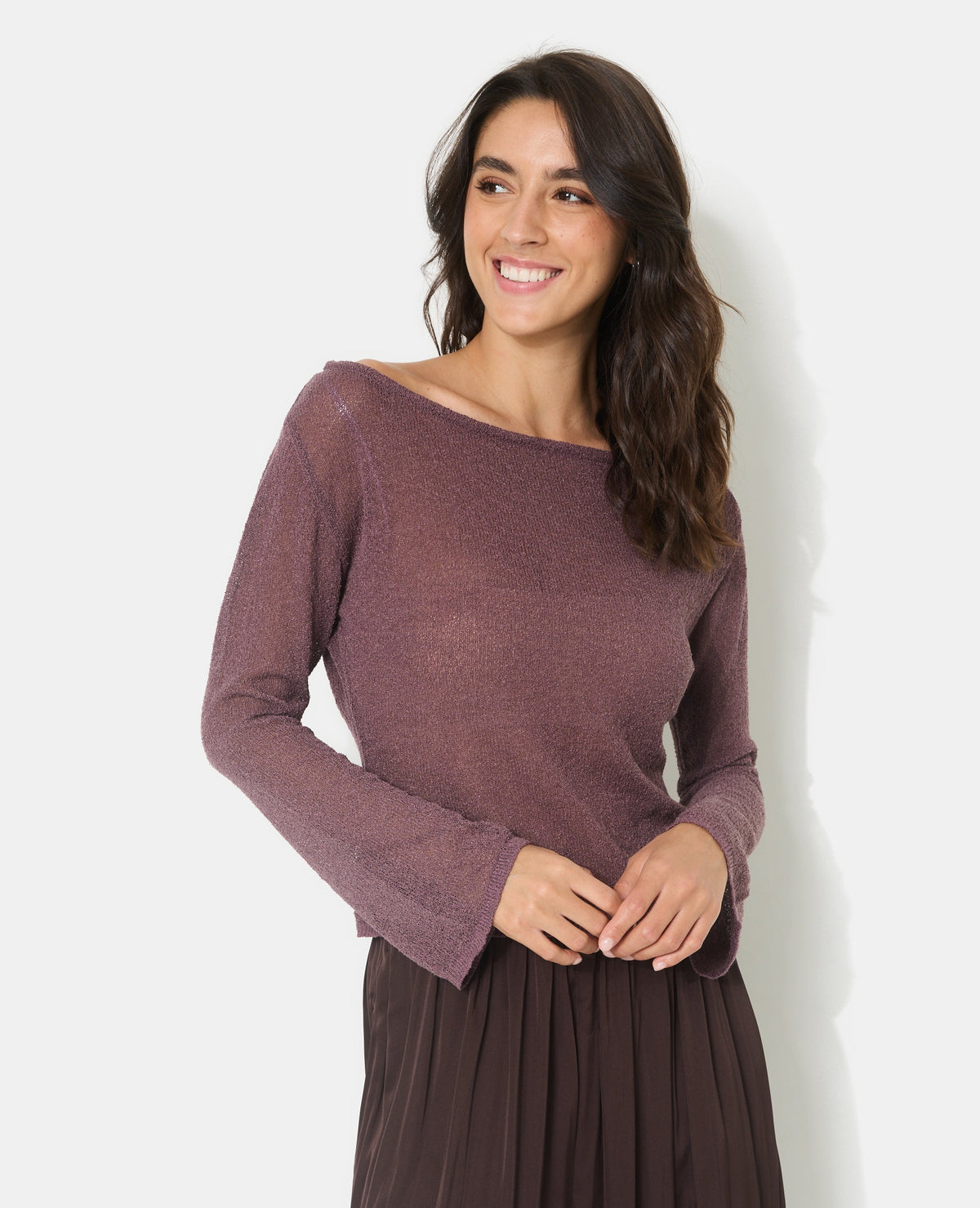 Pull en maille légère et transparente manches flare