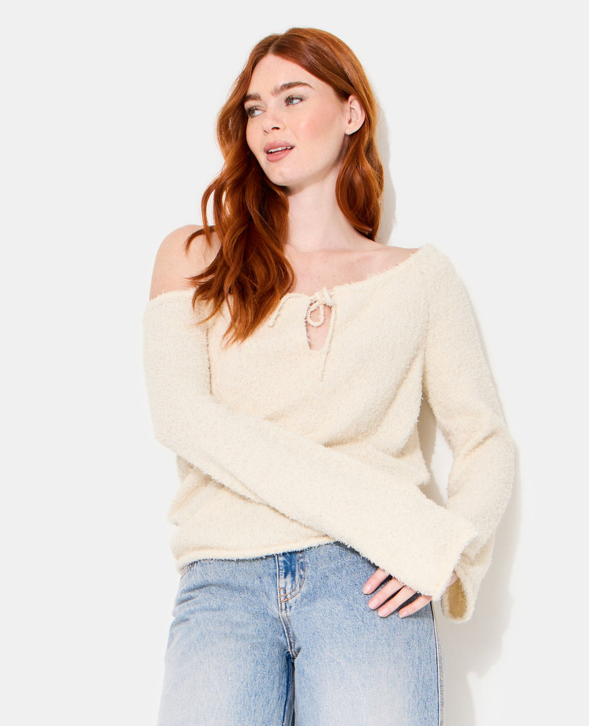 Pull encolure Bardot en maille poilue
