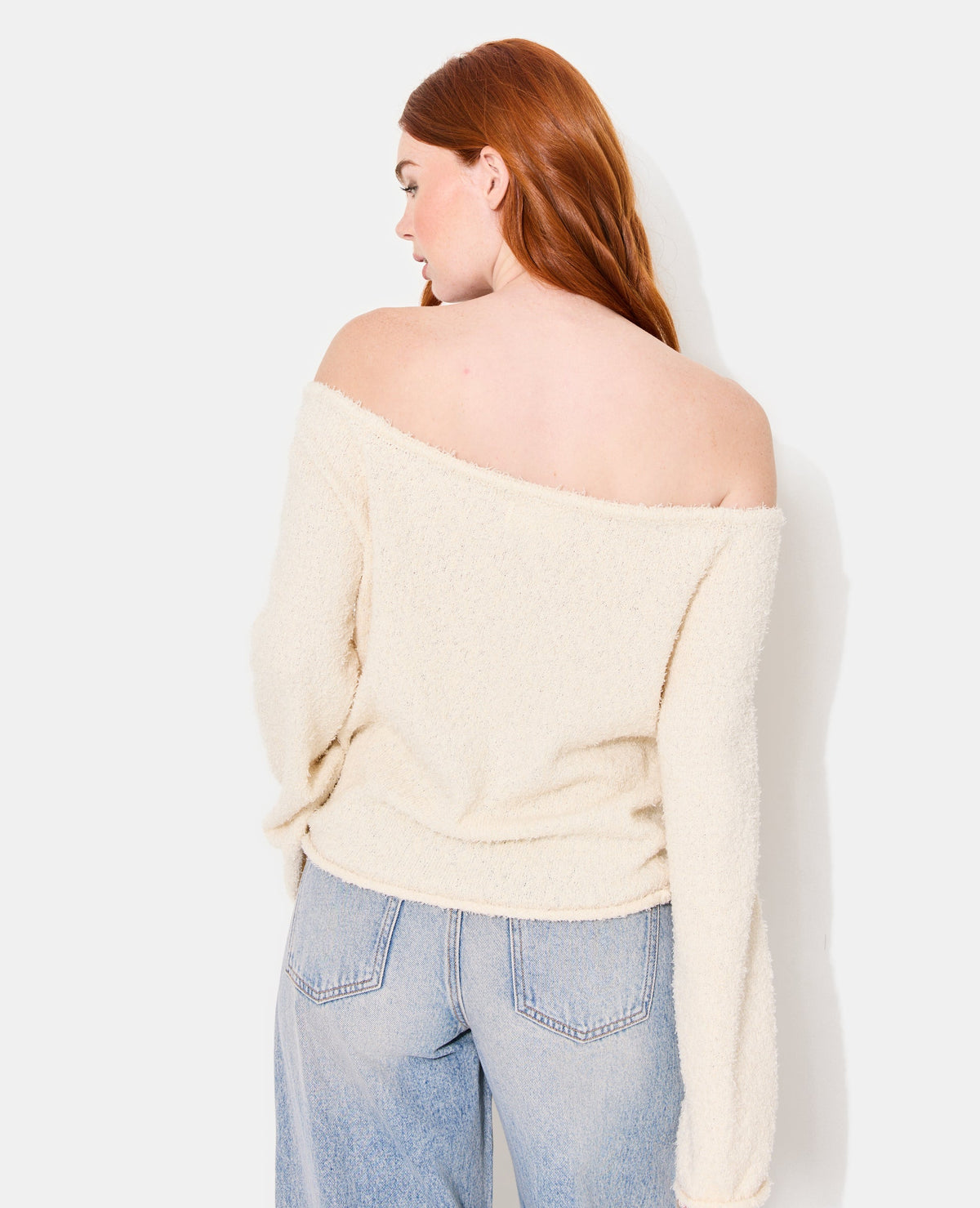 Pull encolure Bardot en maille poilue