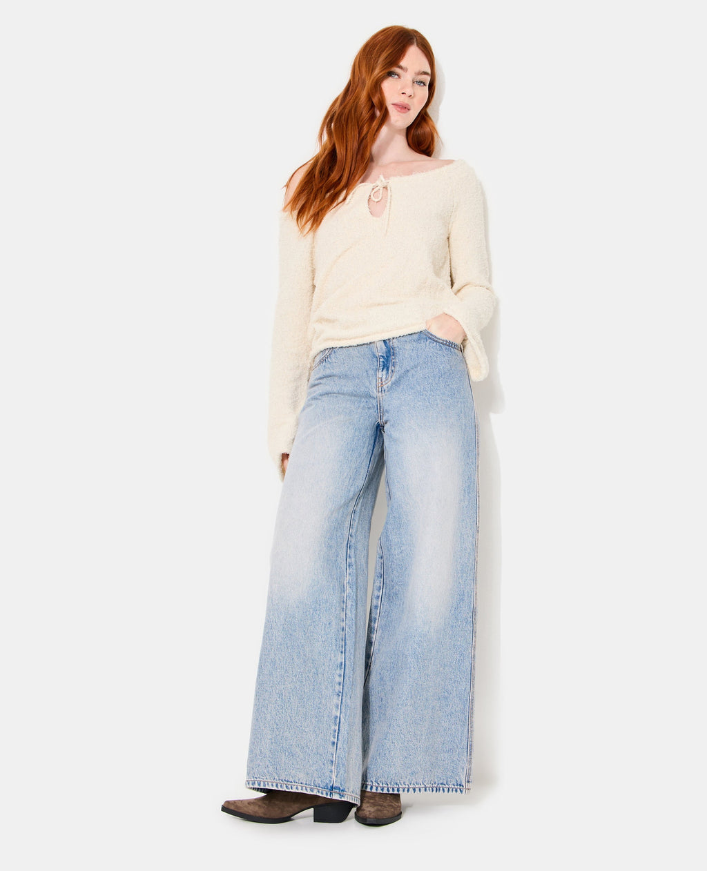 Pull encolure Bardot en maille poilue