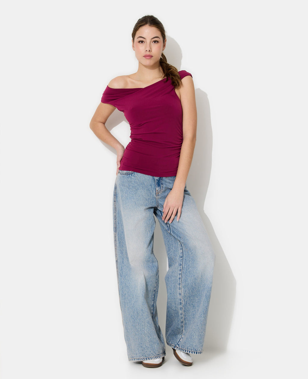 Top asymétrique avec fronces et drapés