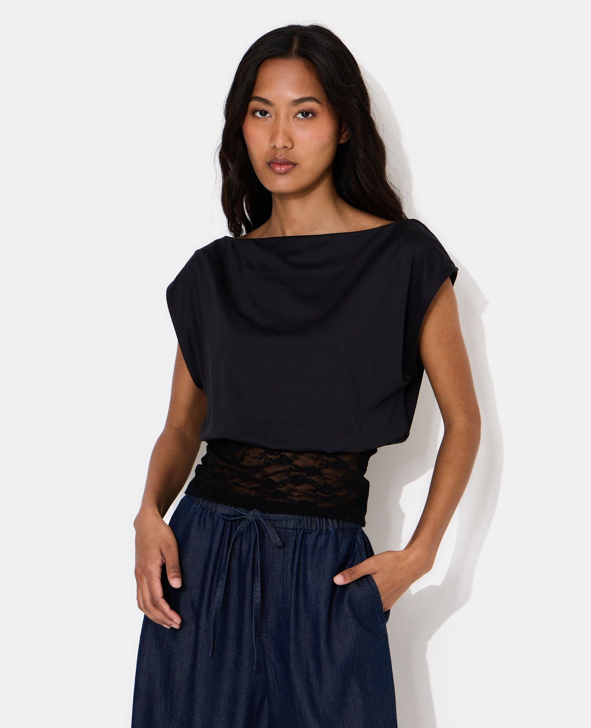 T-shirt sans manches avec dentelle