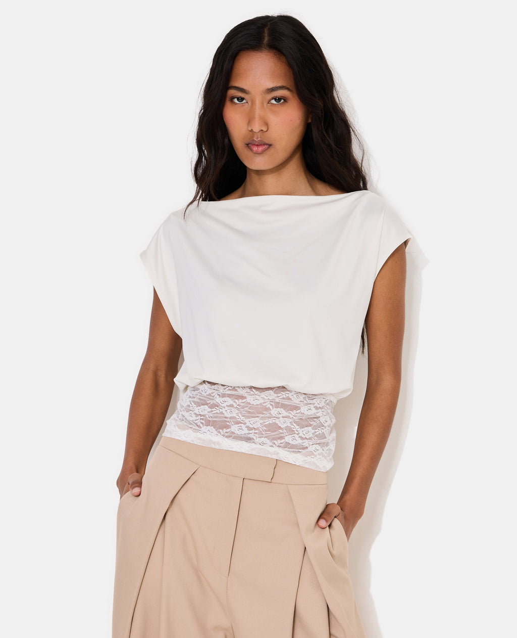 T-shirt sans manches avec dentelle