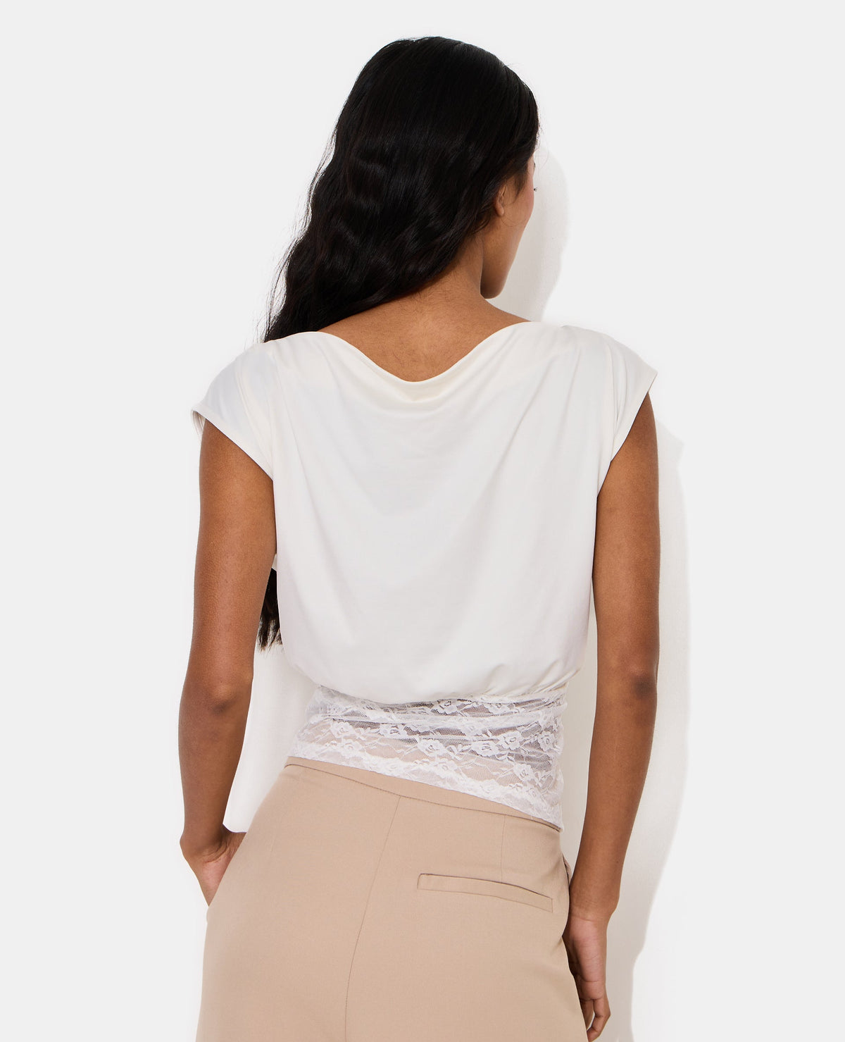 T-shirt sans manches avec dentelle