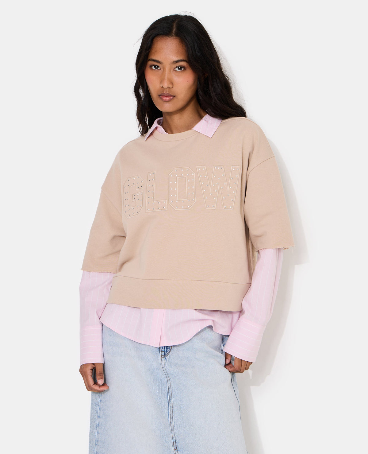 Sweat manches courtes avec broderie et clous étoiles