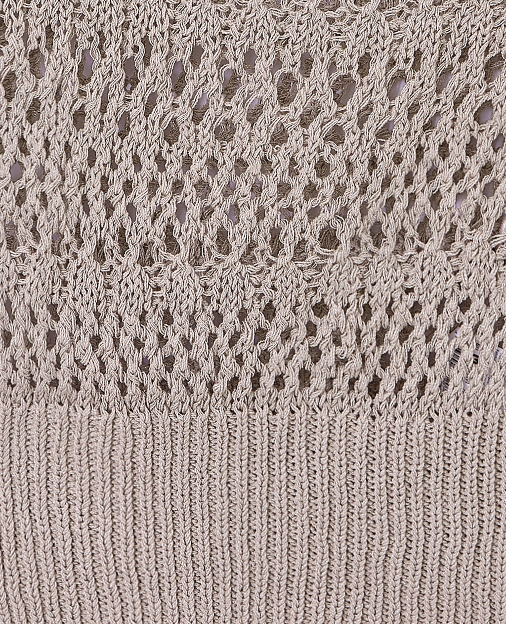 Pull asymétrique en maille ajourée