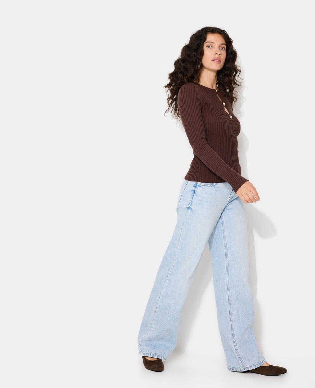 Pull fin maille côtelée avec boutons fantaisie