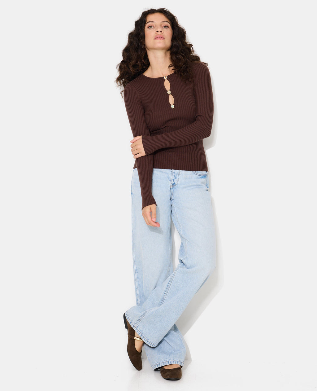 Pull fin maille côtelée avec boutons fantaisie