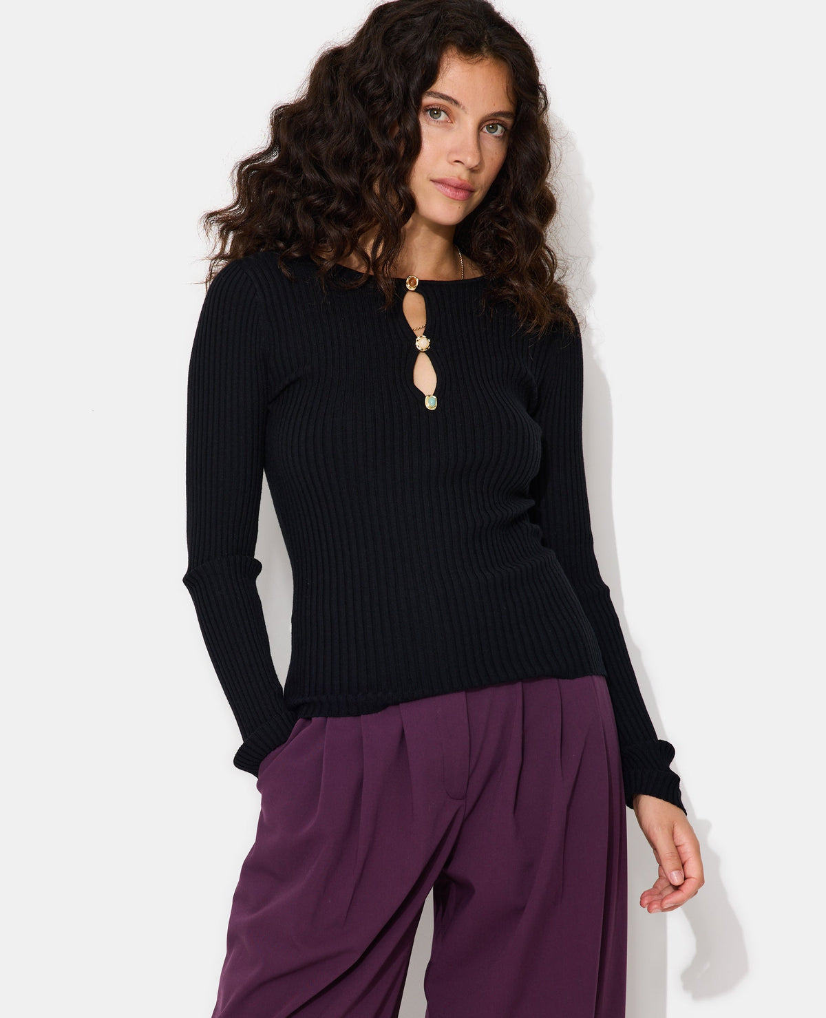 Pull fin maille côtelée avec boutons fantaisie