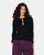 Pull fin maille côtelée avec boutons fantaisie