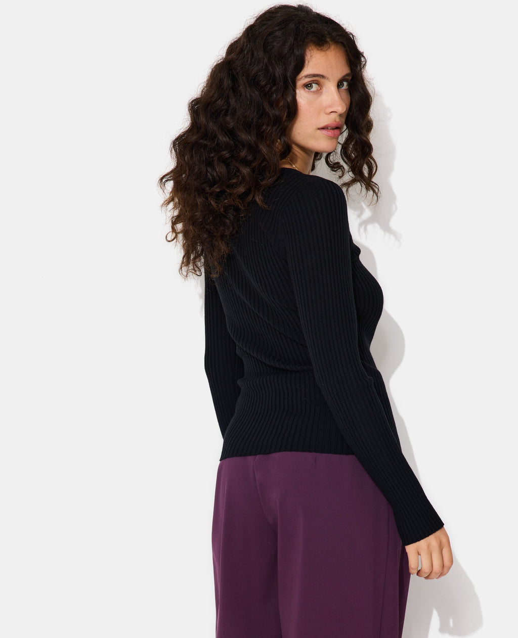Pull fin maille côtelée avec boutons fantaisie