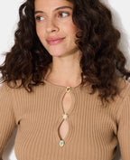 Pull fin maille côtelée avec boutons fantaisie