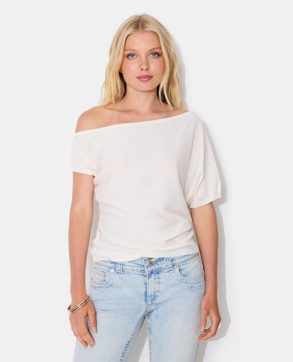 Pull fin et asymétrique manches courtes