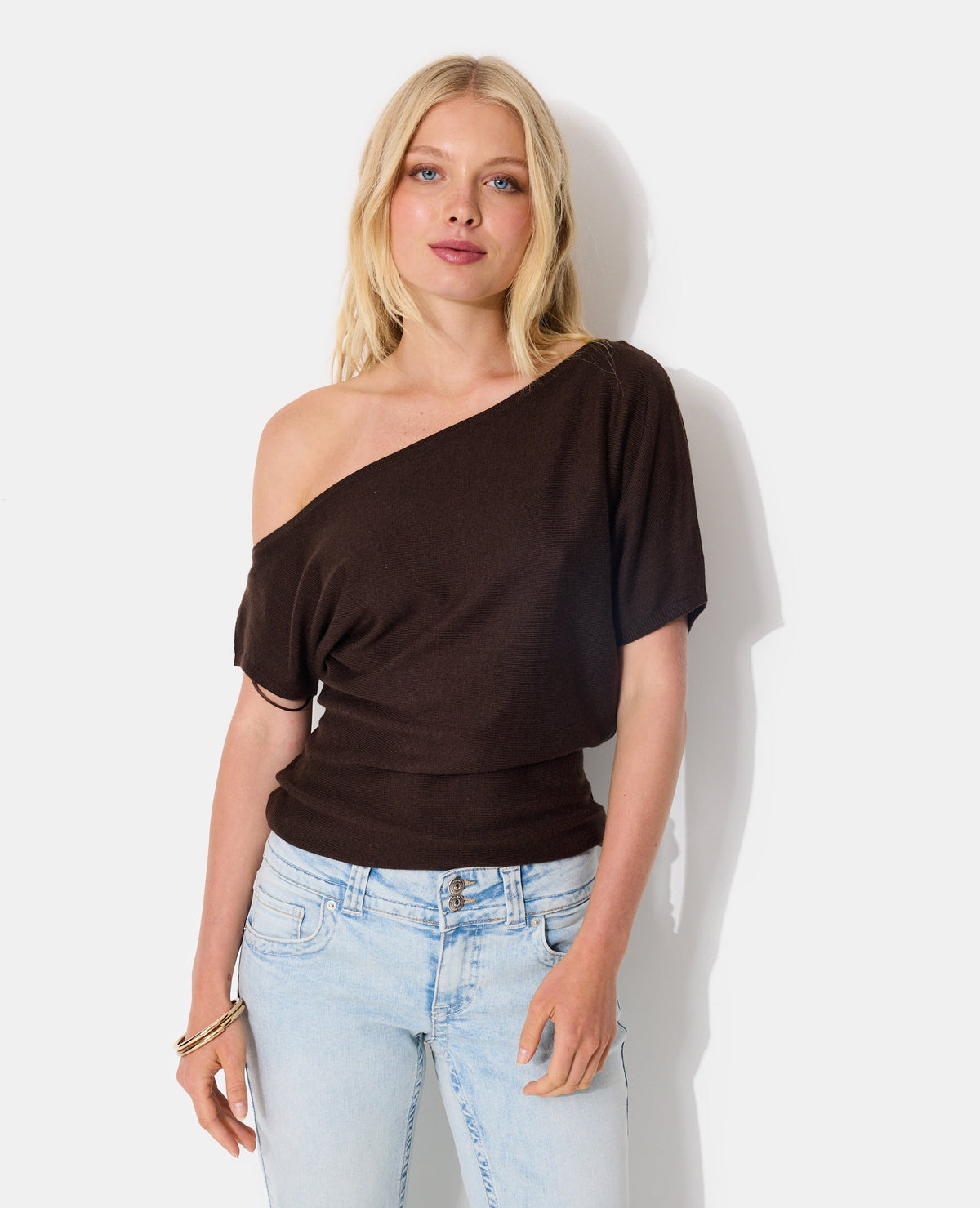 Pull fin et asymétrique manches courtes