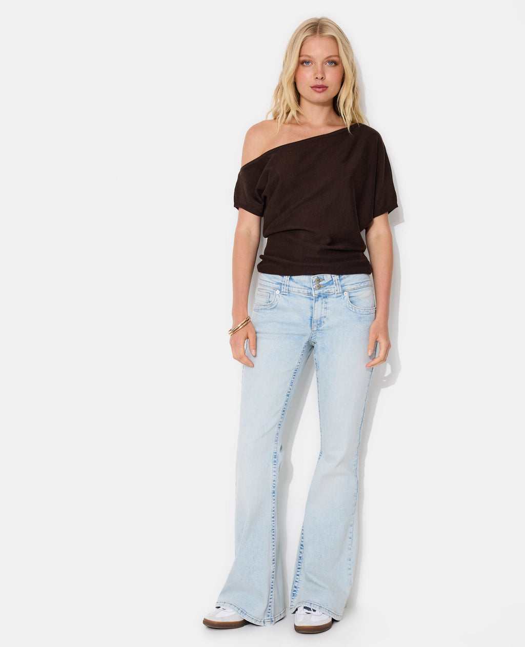 Pull fin et asymétrique manches courtes