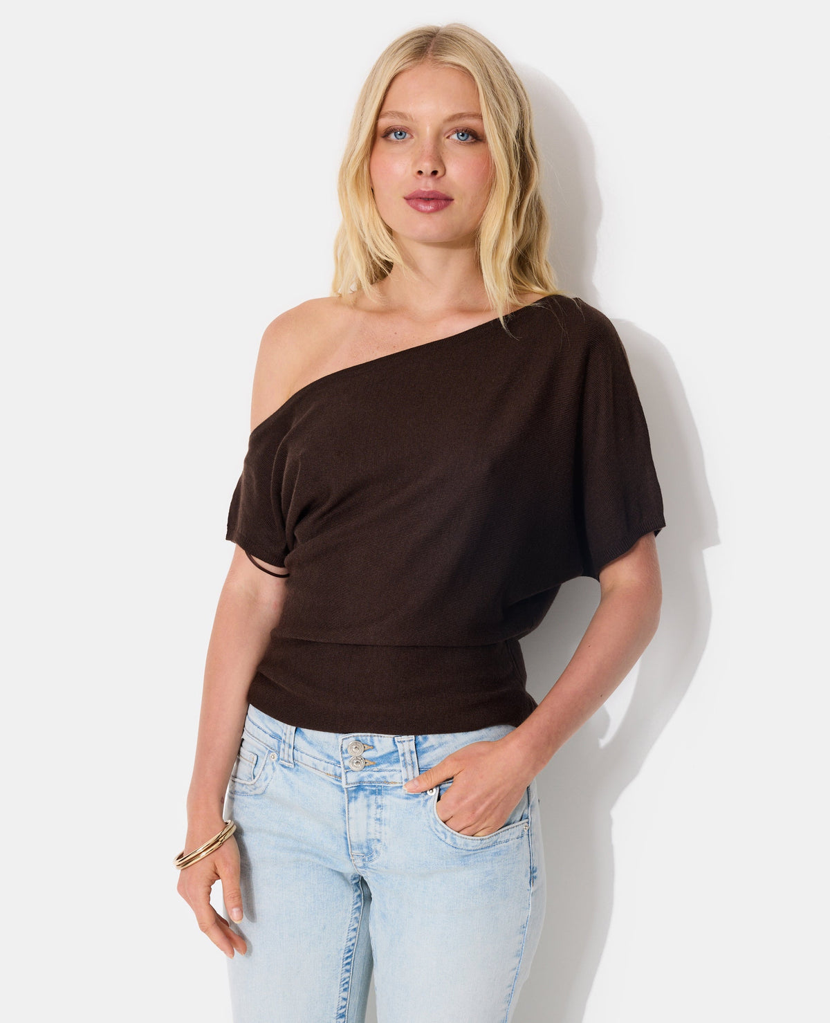Pull fin et asymétrique manches courtes