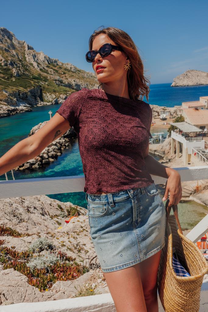 T-shirt en dentelle manches courtes