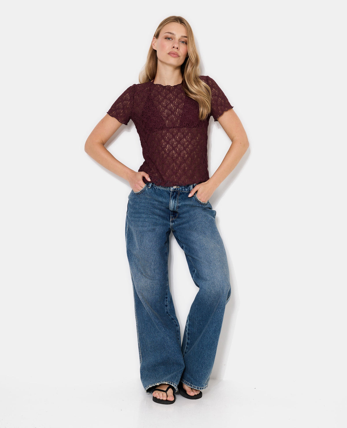 T-shirt en dentelle manches courtes