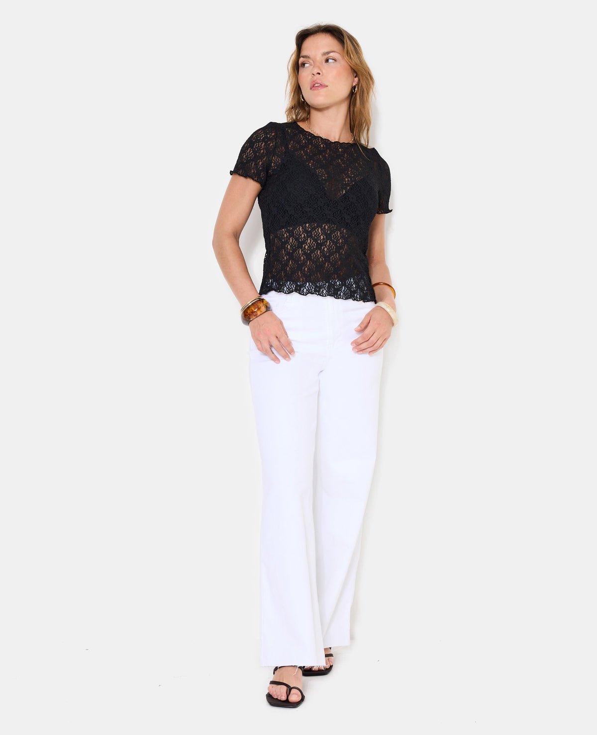 T-shirt en dentelle manches courtes