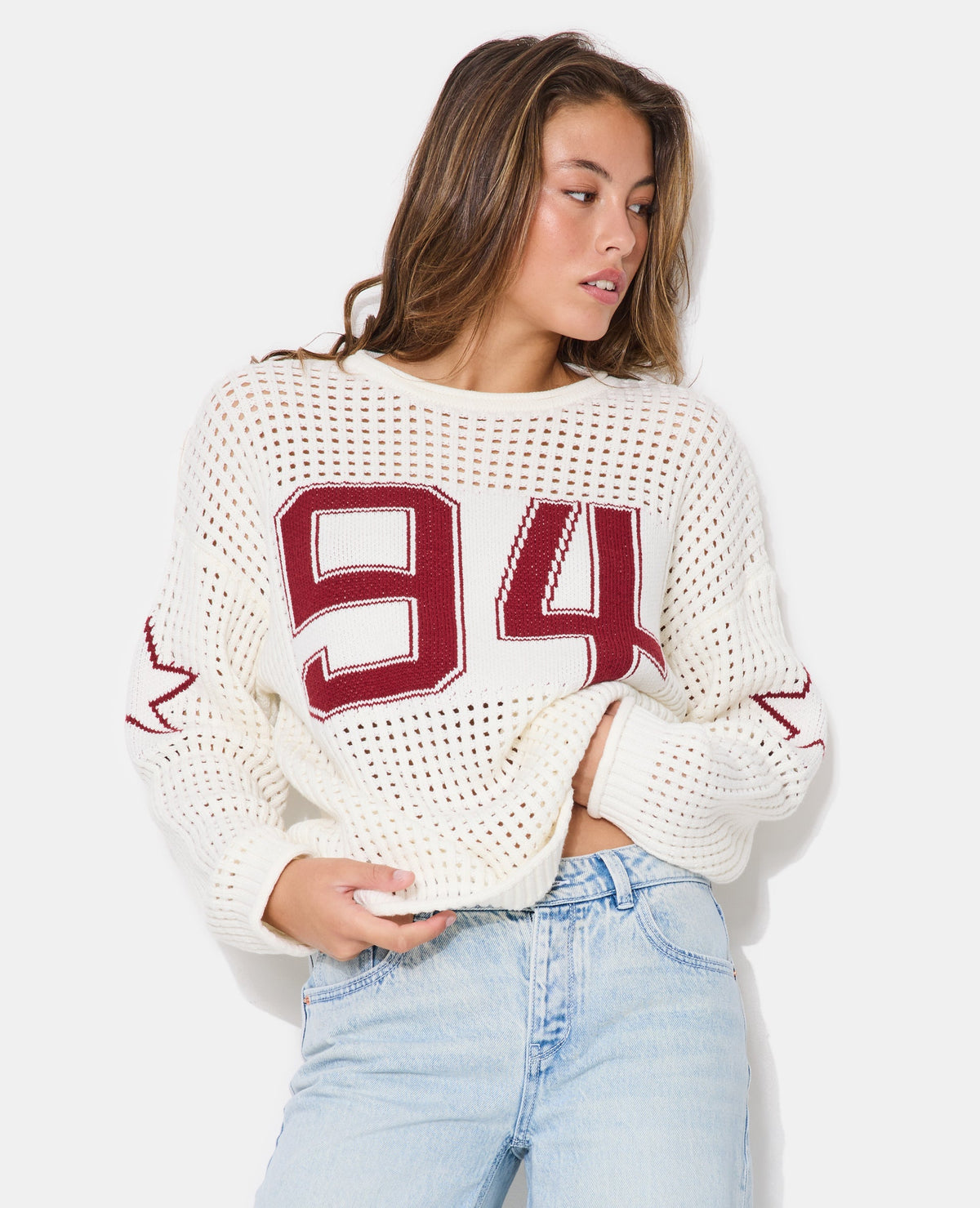 Pull oversize en maille ajourée avec numéro 94