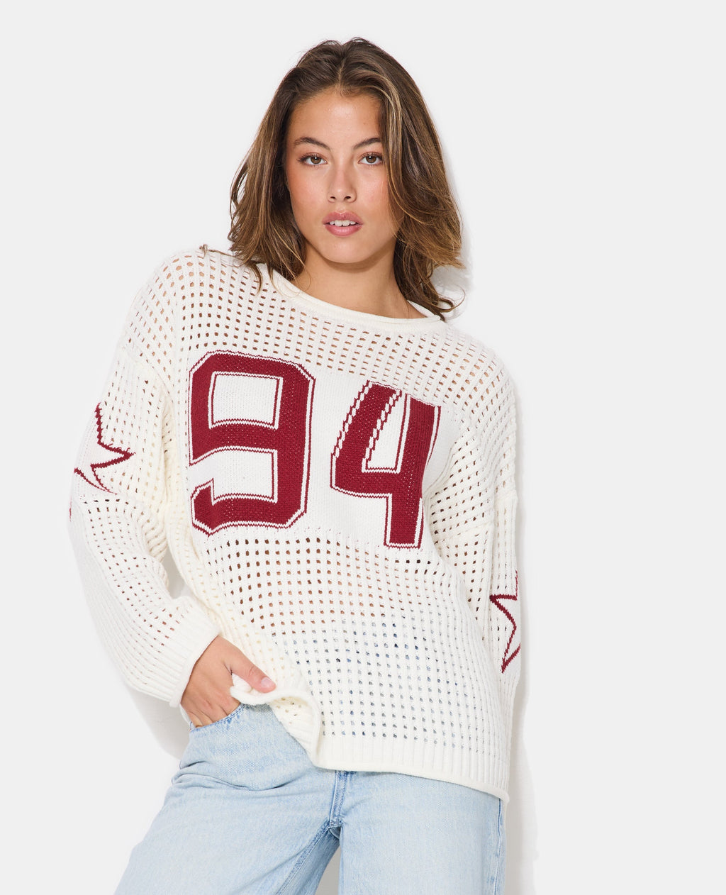 Pull oversize en maille ajourée avec numéro 94