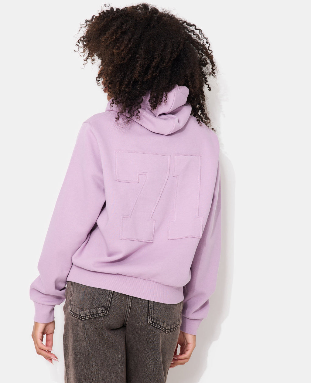 Sweat capuche avec patchs 71 dos