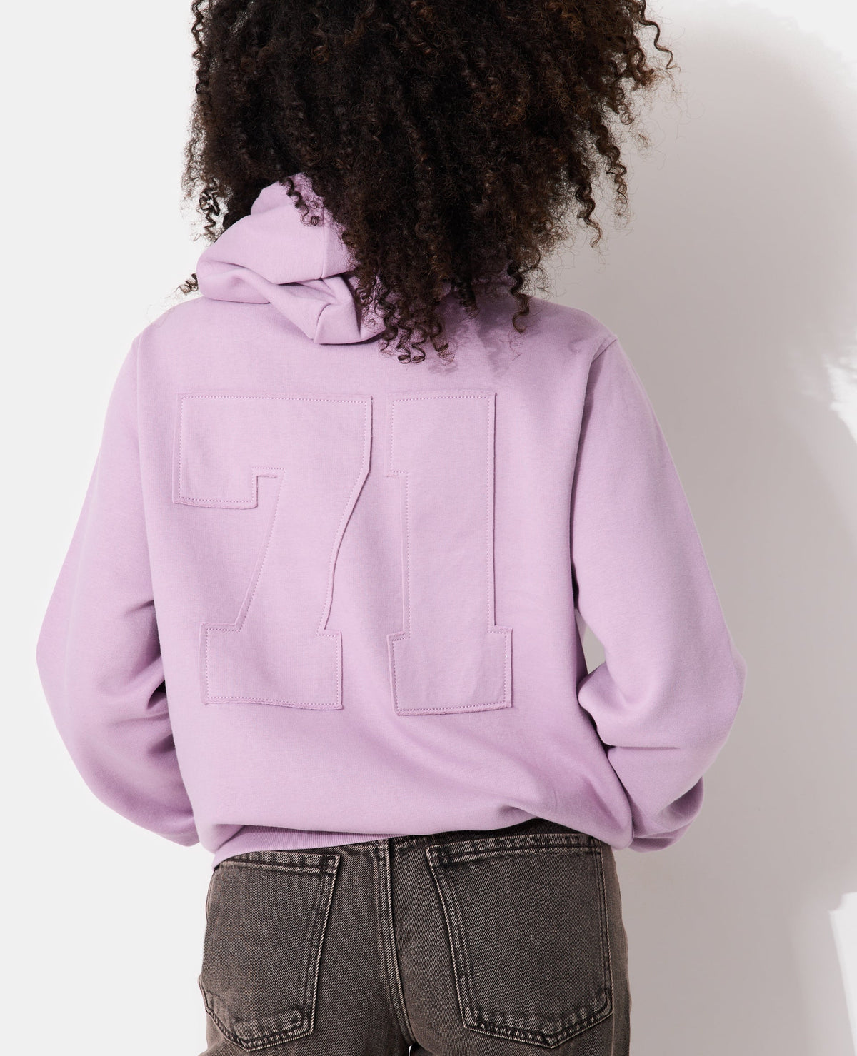 Sweat capuche avec patchs 71 dos