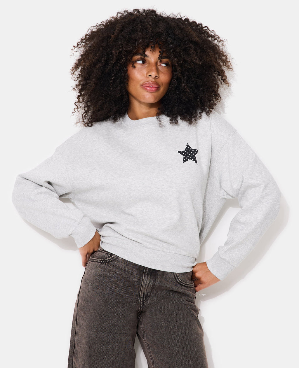 Sweat col rond avec print étoile et broderies dos